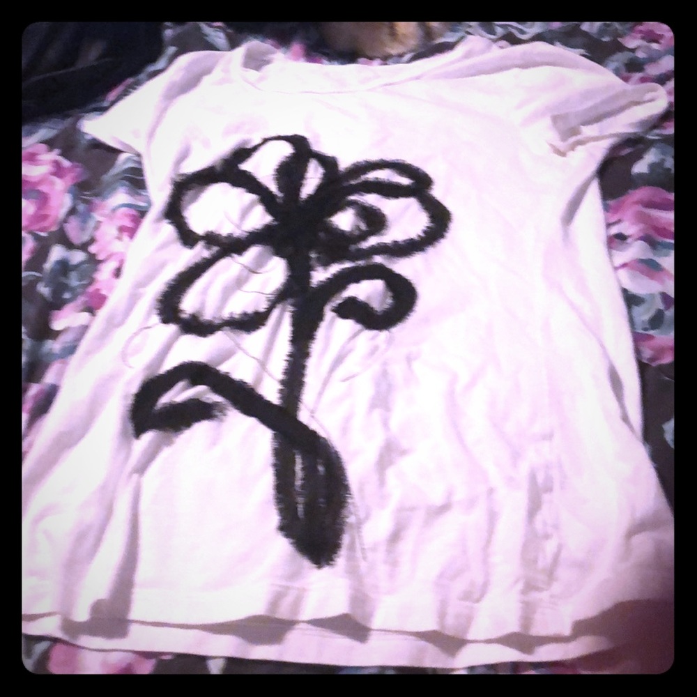 White flower t-shirt